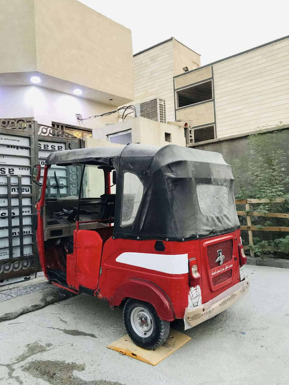 تكتك مديل 22 مفتوحة المكينه مبدله بس بوسه وزنجيل وبه معجون يم صفحت بگلايت سعر7ونص تخم تاير جديد وصاعده هزه بعد كم يوم استلم اللوحات النجليزي 
***********
