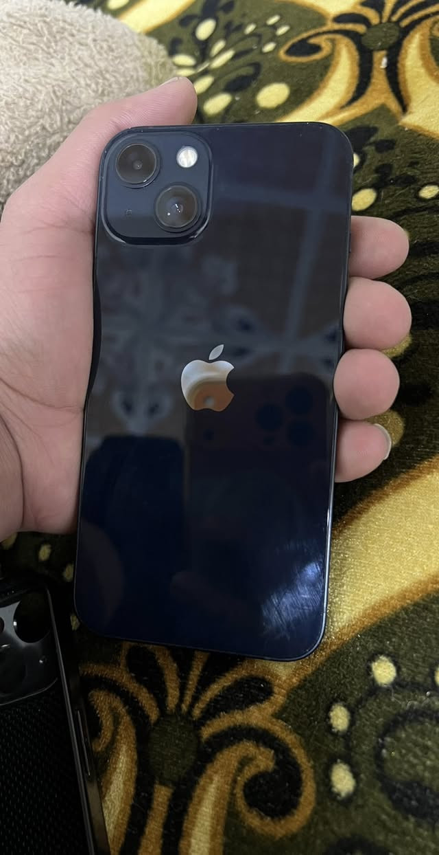 ايفون 13 ذاكره 256 بطاريه 75 بلاديه مكفول وضع شركه شاحنته ويا مايصرف سعره 350 مجال بسيط ***********
