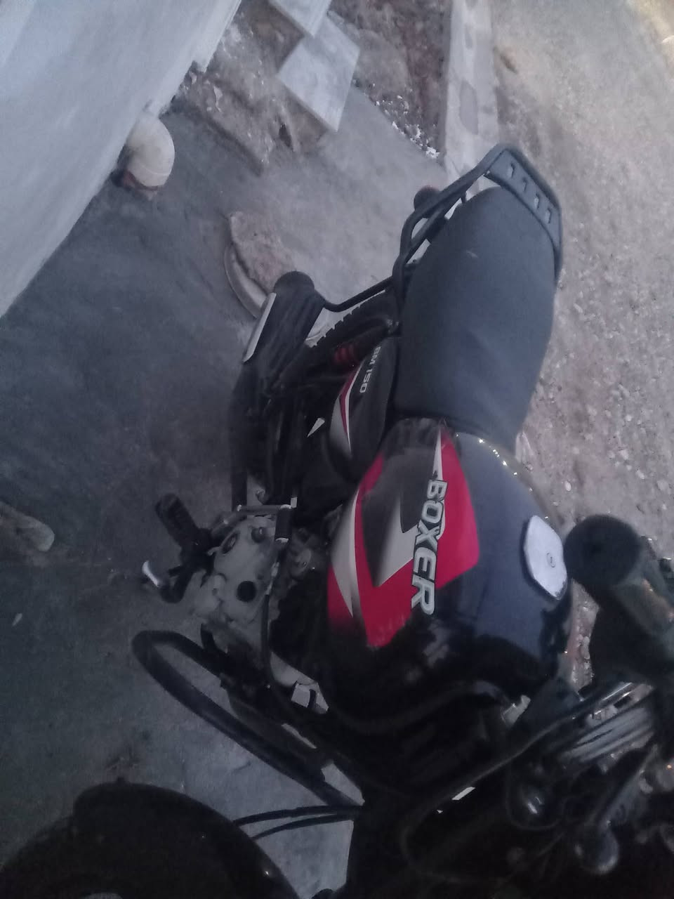 السلام عليكم دراجه بوكسر موديل 23 دراجه جديد يرادله تفيلس وبيه خيط تبخير ومن تحمه يروح دراجه أوراق كامله دراجه سلف اشاير كلوب عداد كلهن شغالت السعر 1500 مليون وخمسميه وبيه مجال بصيط المكان بغداد حي اور الرقم *********** اتصل وبل خدمه
