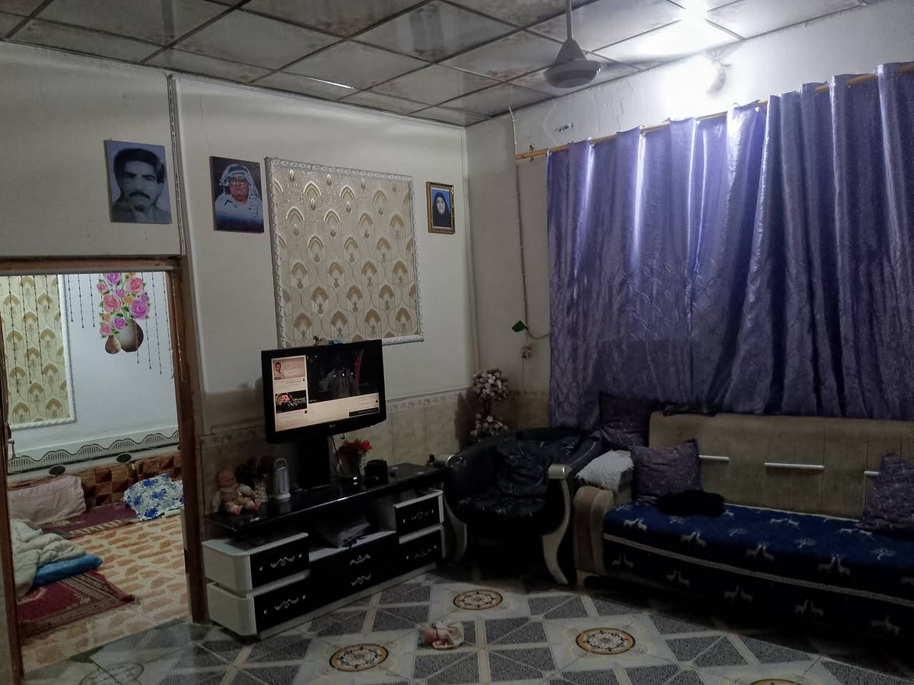 بيت زراعي لبيع طابقين يتكون من  غرفتين و 3 صالات و 3 صحيات و مطبخ و ديوانيه عنوان ناصريه المهديه مقابيل عمارات الشموخ و عل شارع مزرعت ابو هبه قرب حسينيه ابي طالب السعر 125 و بيه مجال ***********
