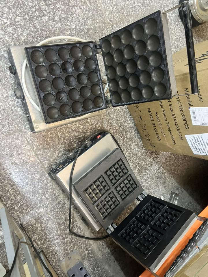 اغراض مطعم مستعمله للبيع 

جهاز وافل
جهاز بان كيك
عارضة حلويات
جهاز كاشير 
تراك لايت عدد٨ 

مكان الاغراض كربلاء حي التعاون تفاصيل 
*********** واتساب
