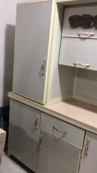 مطبخ للبيع 4  قطع  يوجد معها مغسله للبيع بداعي السفر  رقم استفسار  075...