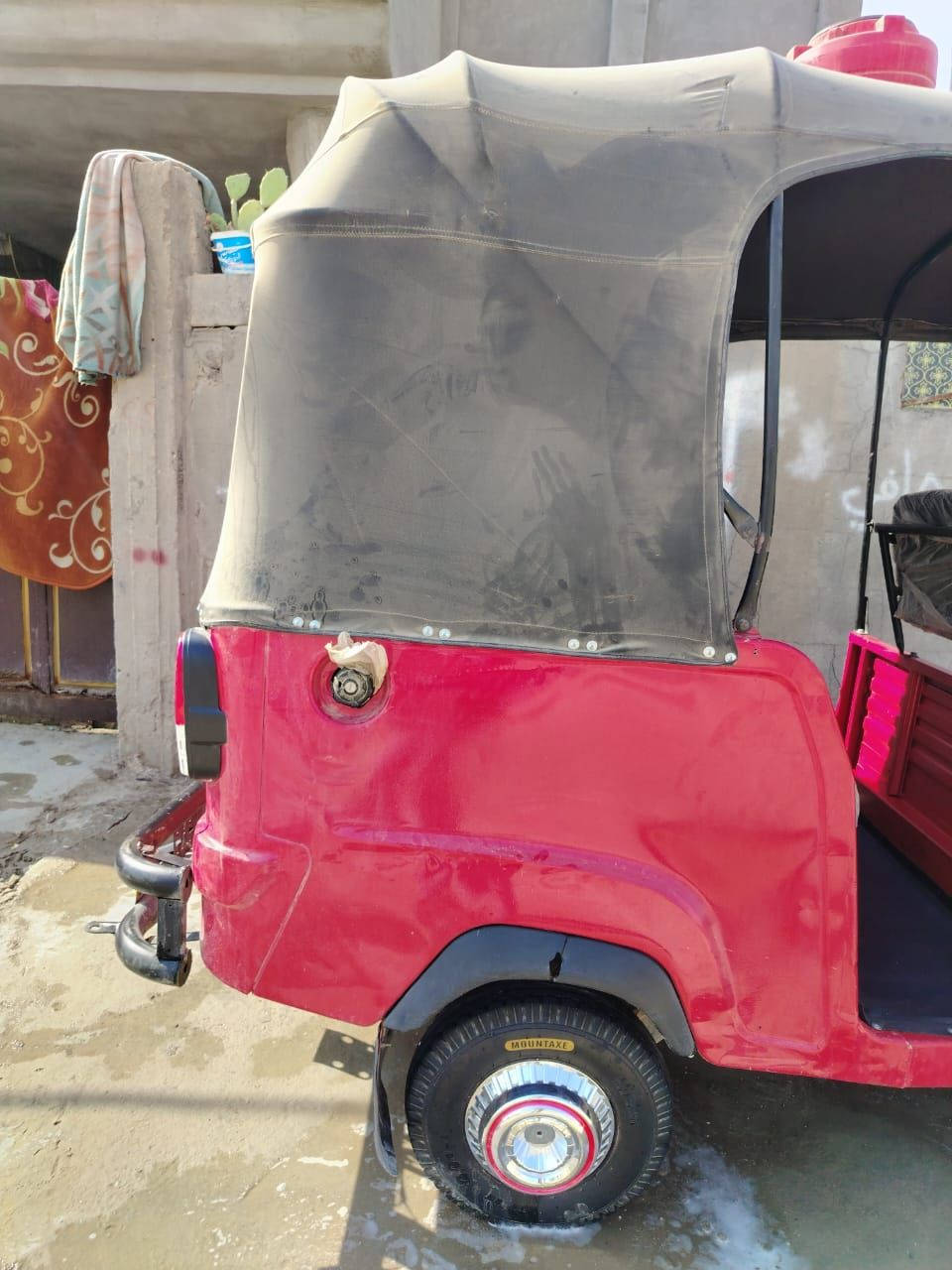 سلام عليكم اخواني بياجو للبيع موديل 18 معمره جديد محرك تي في اس موديل 25 محوره وكامله مال شغل السعر 2مليون و700 وبيهه مجال مكان بابل رقم ***********
