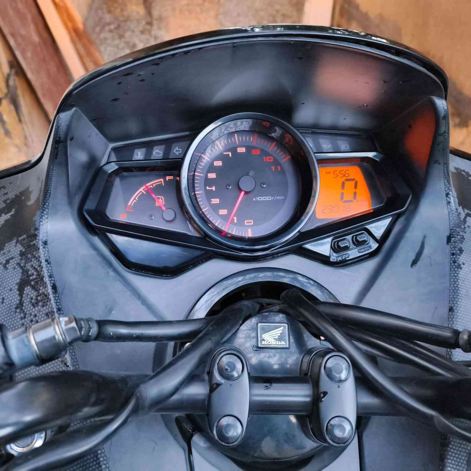 سلام عليكم للبـيع فاز 11 نضيف كلش شكد متصور مكينه مكفوله كفاله عامـه سعـر 12وࢪقه مكاني بغداد المدينـه رقم *********** ولحد يراسل اكو رقم وخابر
