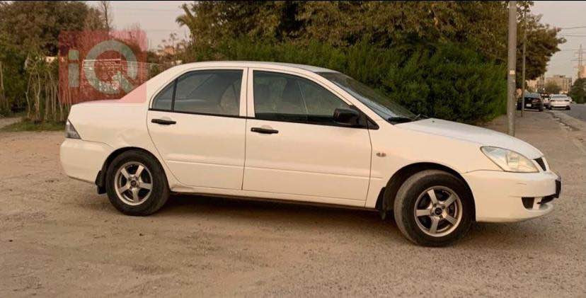 لانسەر ٢٠٠٩ بێ بۆیاغ
مەکینە گچکە 
جام کارەبا 
رەقەم سەنەوی نوێ
بێ بۆیاغ تەنها کەمێک کاڵ بوونەوە و قەپ و قۆپی هەیە لە قەلبی 
سعری ٨٠ وەڕەقە و کەمەک مەجالی برایانە
*********** أربيل, العراق
