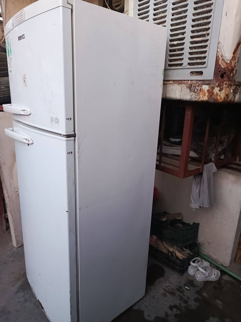 ثلاجه للبيع 100 بي مجال شغاله ثلج فول بس بيهه عيب مجر مكسور مسوي بل صور مبين


**إذا كنت صاحب هذا الإعلان وتريد حذفه لأي سبب، رجاءا أرسل رسالة إلى الدعم الفني**