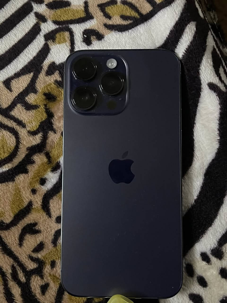 السلام عليكم ايفون 14 برو ماكس ذاكره 256 بطاريه 88 الجهاز كارتونه شاحنه ويا الجهاز زلغ ما بي اذا بي شخط واحد تاخذه بلاش  السعر 850 عنواني بغداد  الحريه للاتصال***********
