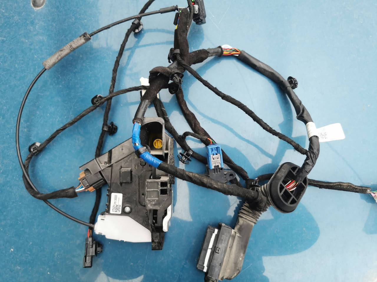 تفصيخ كي فور
مسطره صندوق كامله
نرمايد بنيد
ضفيره باب سائق + باب الصدر
ضفيره رادار خلفي
محرك كامل
مبخره بانزين 
اي بي اس 
ويل كامل زيرو+ حداده خلفيه 
بيببان غرفه كامله كفرات تكمه ودواخل
***********
