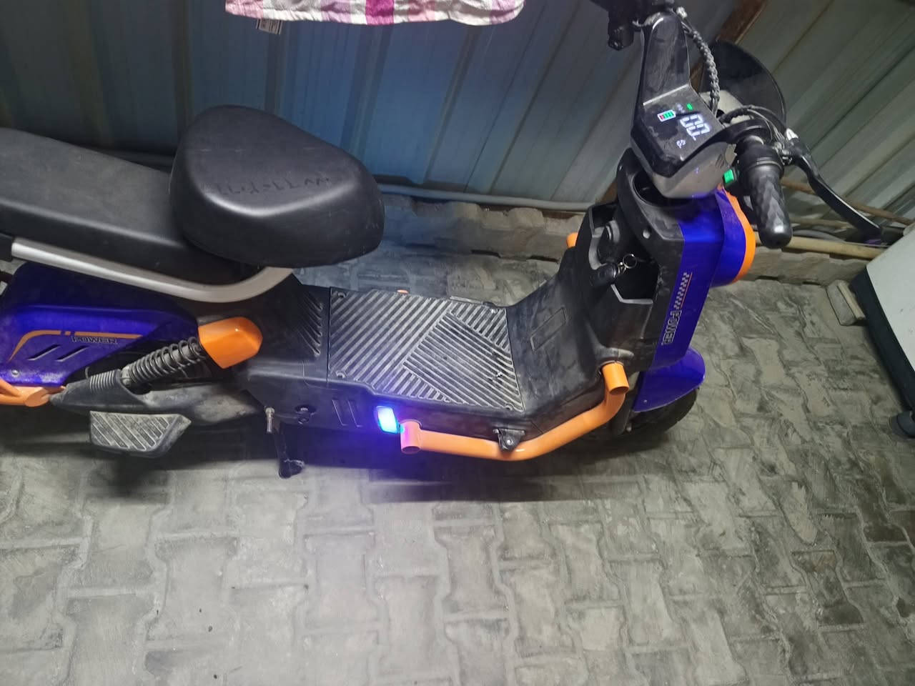 دراجه شحن نظيفه حيل بصمه سويج وكارت تشغيل بطاريات جدد ستوني شادهن بس التاير الورة بنچر بيع أو مراوس بأيفون أو بلي ٤ اتصال *********** مكانه نجف
