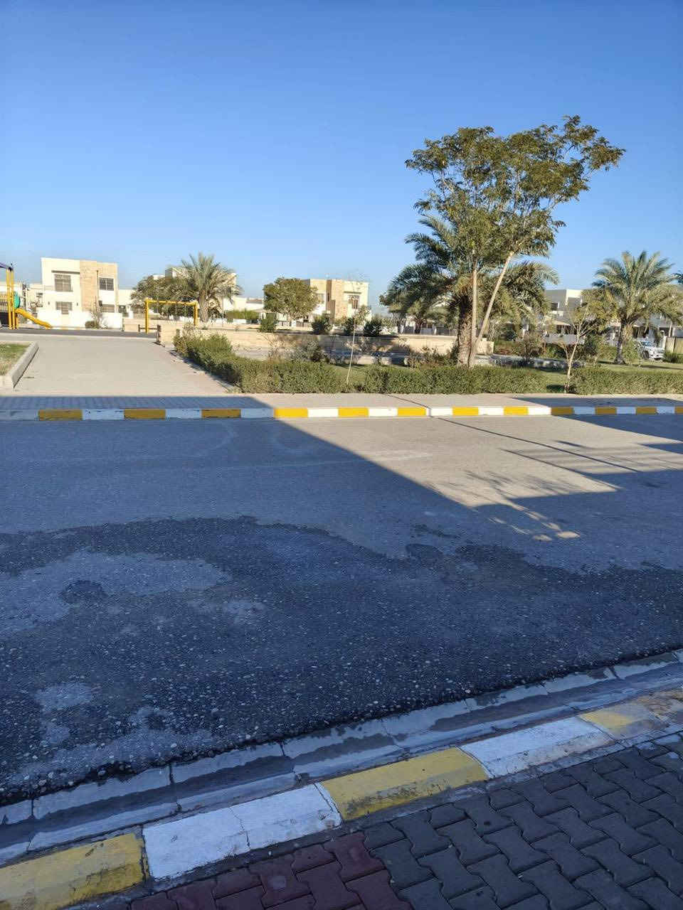 دار سكني للبيع في تكريت مجمع بيتي السكني
المساحة 260 متر

الدار على حديقة وشارع 15م

قريب من الملعب بيتي

يتكون الدار من 

ثلاث غرف نوم 🛌 نضام سويت

واستقبال ومطبخ وكراج وحديقة

وثلاث مجاميع صحية 

للاستفسار للاتصال 

***********
