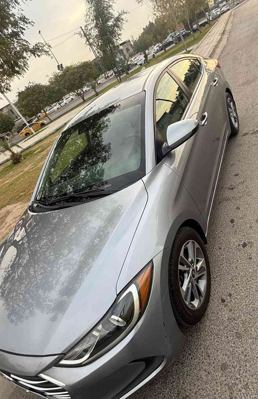 السلام عليكم النترا وأرد امريكي2017 رقم بغداد الجديد سيارة جديده كير مكينه تبريد صدر امامي خلفي كله مكفول تخم تاير جديد باتري جديد حادثها جاملغ خلفي وقبق جنطه  
السياره ليبل واحد ماشيه136
مكان بغداد السعر 117
للاتصال ***********
