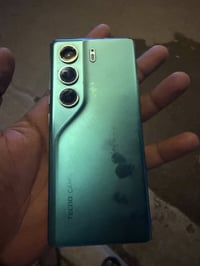 ذاكرة ٢٥٦ • بطارية ٥٢٠٠ • نضيف بلا خدوش