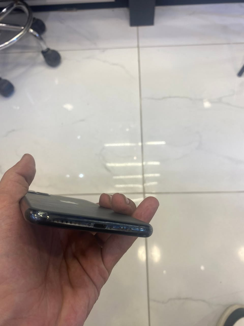 ايفون 11برو ماكس شرق اوسط ذاكره 256بطاريه 100فقط لشاشه مفطوره بلاديه كله شغال صوت اتصال انترنيت كامرات وبصمه وجهه متوقفه السعر 180الف قفل عنواني بغداد الدوره ***********واتساب وخط
