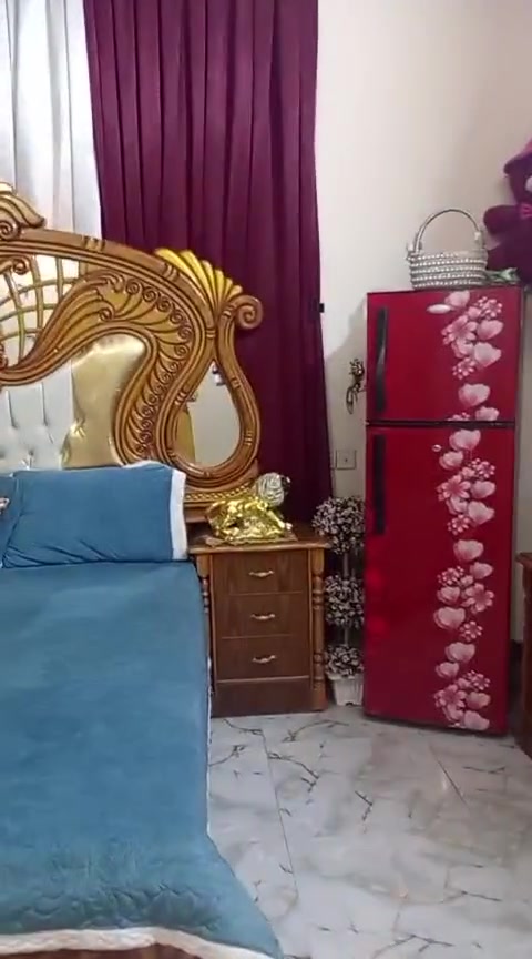 السلام عليكم يوجد غرفه حطاحه البيع السعر مليون و ميتين وبيه مجال الاستفسار اتصل عله ***********
