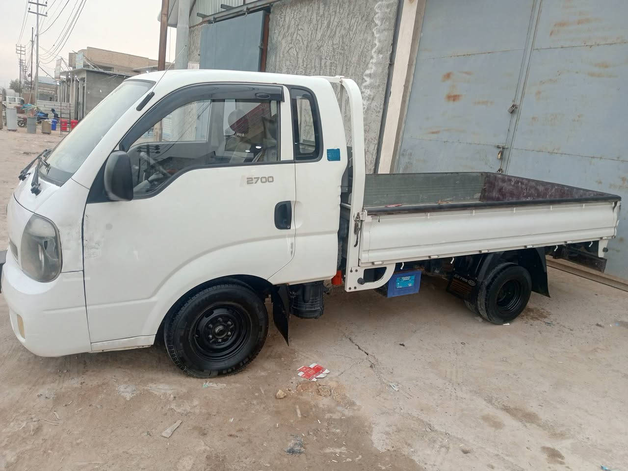 كيه موديل ١٤سياره مكفوله من ضربه وصبغ فقط دحجه بلباب مكينه بيه  تبخير رقم فلاحي ساحبنه على لأرض راعيه متوفي وبيه ورثه ٣يداورولك ثاني يوم مطلعين قسام شرعي وكامل السياره ماشيه ١٤الف تبريد تدفئه كهربائيات كله شغاله رقم شاصي واضح أبيعك اواجهك وي راعيه وانته داور ٨٠وبيه مجال ***********نجف كوفه
