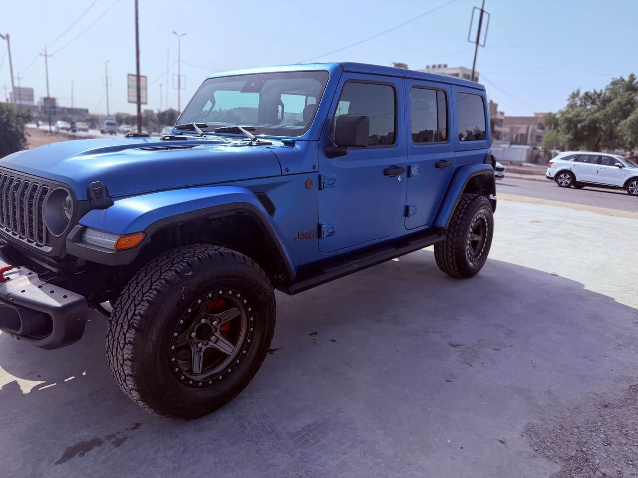 جيب رانجلر  موديل 2022 رقم بغداد وارد امريكي حادثه خفيف جدا موجود ويه صور صبغ بيع ربع الجاملغ وخشم البند فقط السياره جدا نظيفه مابيه اي نقص السعر 23500 وبيه مجال بسيط الرقم  *********** بيع فقط بدون مراوس بغداد, العراق
