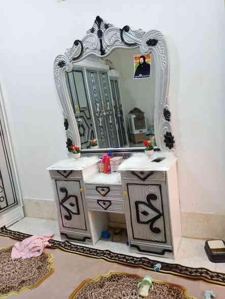 غرفة خشاب البيع ستعمل قليل كلش اقل شهر السعر 750 قفل شراي يتصل ***********
