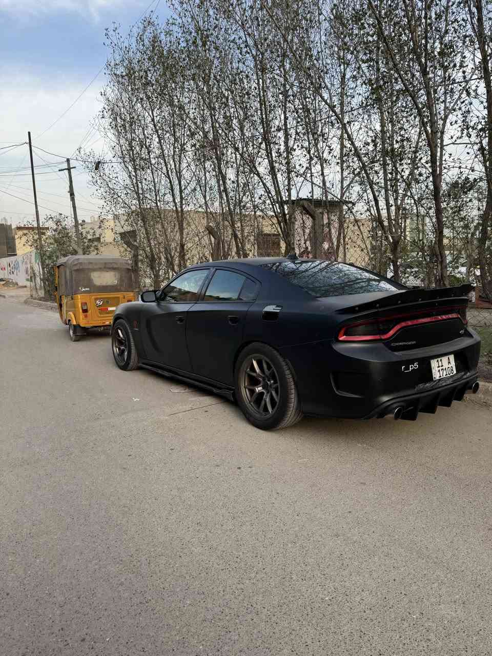 السلام وعليكم جارجر2018 اصل ابيع او مراوس. رقم بغداد بسمي هيمي ٨ سلندر. كفاله عامه عليها برمجه مي مصطفى ايكل مراوح او طلقات الصوت رعب. بدون صبغ. فول ع الفتحه مغلفه بي بي اسف اسود طافي ضمان ٥ سنوات مكان السياره بغداد ***********
