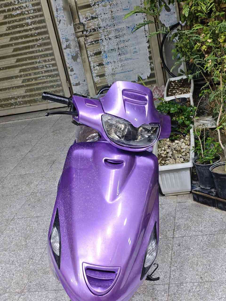 السلام عليكم فراشه فحل للبيع الدراجه كفاله عامه ما عدى تجفيت ومحور كابريتر ايراني فقط كهربائيات كلها شغاله شلع سلف شغال بس عوزه تبديل يفتر بس ضعيف الدراجه كامله مكمله السعر 350 تواصل***********
