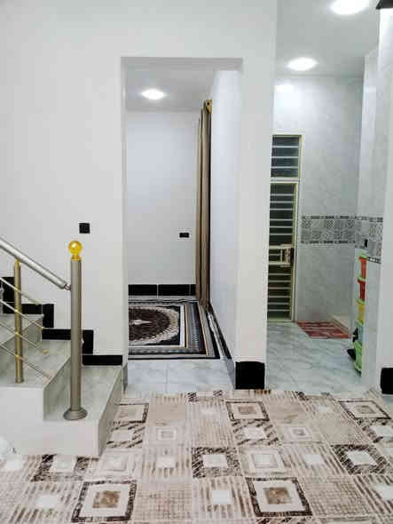 دار للبيع المساحة ١٥٧م طابو زراعي سند٢٥ طابقين يحتوي على ٣غرف نوم واستقبال ومطبخ وحولي وصحيات داخلي وخارجي وكراج وحديقة صغيرة وبناء جديد على أيدي بنيته وعندي فديو موثق بي البناء والمنطقة كاملة الخدمات تبليط واصل باب البيت وكهرباء اسلاك عواميد وماء العنوان الراشدية شارع المراسمة وطريق الرابط بين بغداد والراشدية للاستفسار الاتصال على الرقم ***********
