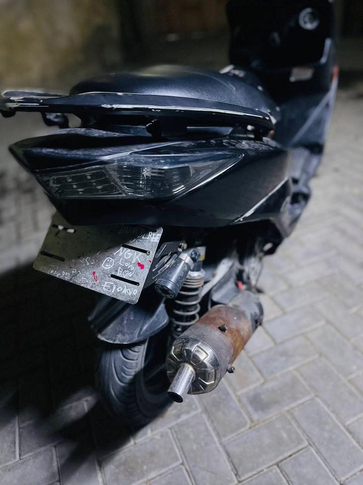 سكنس لد للبيع 
بيها حبشكلات مكاني زعفرانيه 
 *********** 
او مراوس بسكنس فحل 
جماعت سكنس لكابريتر لا طبلي
