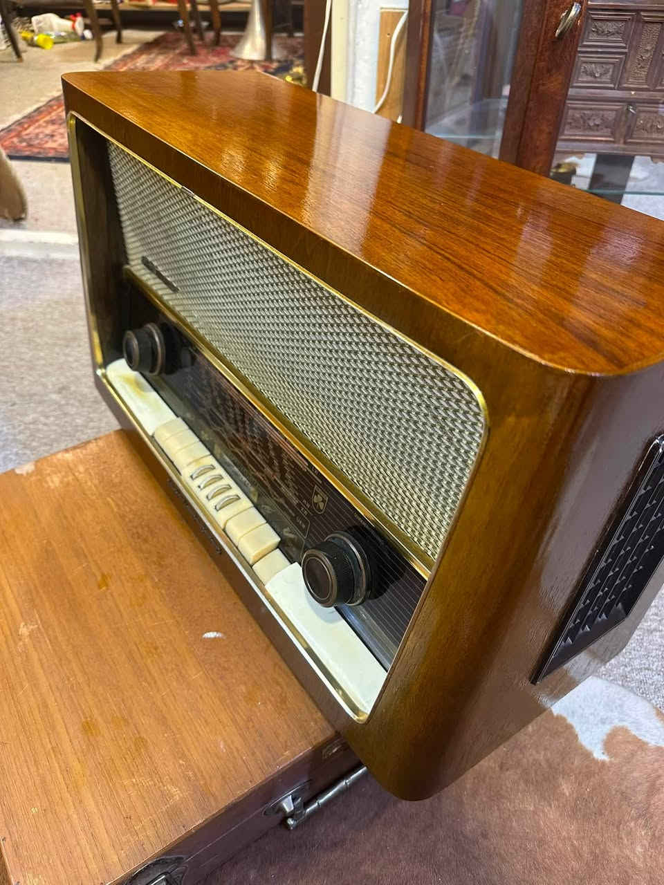 راديو گروندك الماني شغال FM نظيف بدون عيب
لتفاصيل آكثر يرجى مراسلة الصفحة 
يوجد توصيل


**إذا كنت صاحب هذا الإعلان وتريد حذفه لأي سبب، رجاءا أرسل رسالة إلى الدعم الفني**