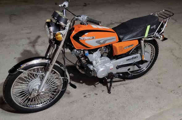 السلام عليكم دراجة موديل 2020 اوراق أصولية 5 مكمركة وكاملة  ترقم كبل مكفولة شرط أحلة من الصورة كهربائيات شغالة كلها السعر 700 العنوان  قلعة سكر  /***********
