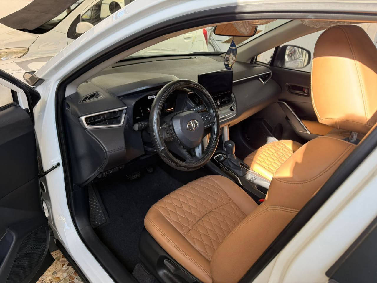 سياره كورلا كروز 24مواصفات عاليه كامرات عدد 4توقف ذاتي حساسات الإطارات حساسات خلفيه واماميه وسياقه ذاتية ومواصفات كثيرة السعر 183مبيه مجال حق الجيه رقم الموبايل ***********
