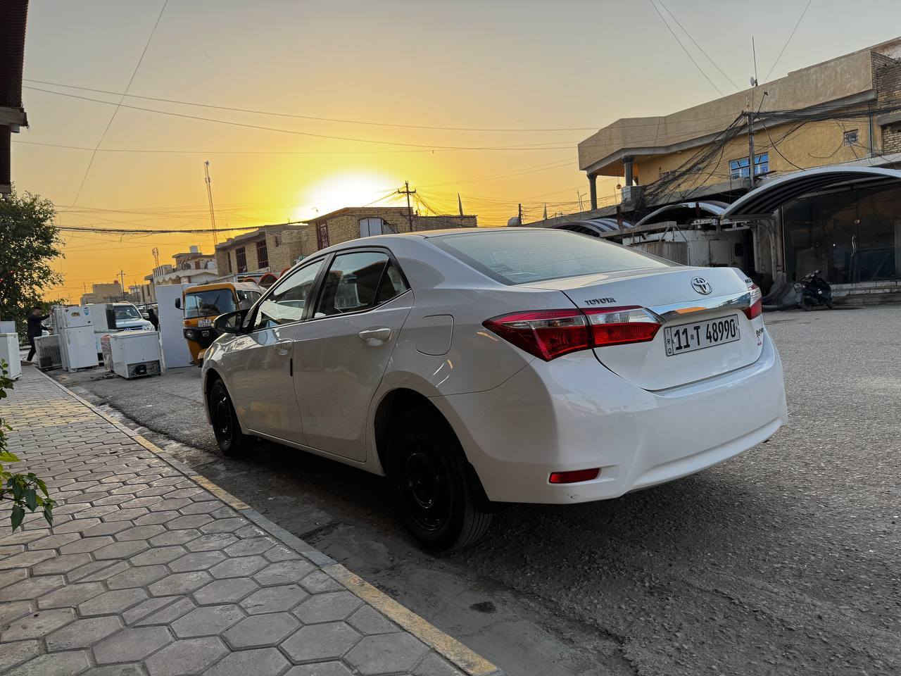 السلام عليكم 
كورلا 2015 شركه عامه  رقم بغداد باسمي
ماشيه 155محرك 1.600
كير ومكينه كفاله وحداديه 
فقط صبغ شبر بالبنيد السونار مرفق السعر 148$مجال بسيط مكان السياره كوت***********
