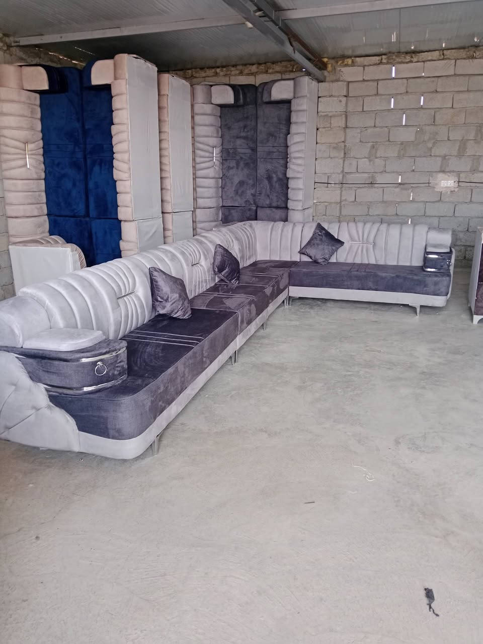 تاريخ 3/31
وصلت دواوين معرض علي اللافي 👑 
جمله ومفرد سعر الديوان 11مقعد 400
عنوانه التاجي عل شط الشيخ حمد نزلت الحصيوه مجاور صيدليه ساره 
بئدارت علي اللافي 
***********واتساب كورك🫵
***********
