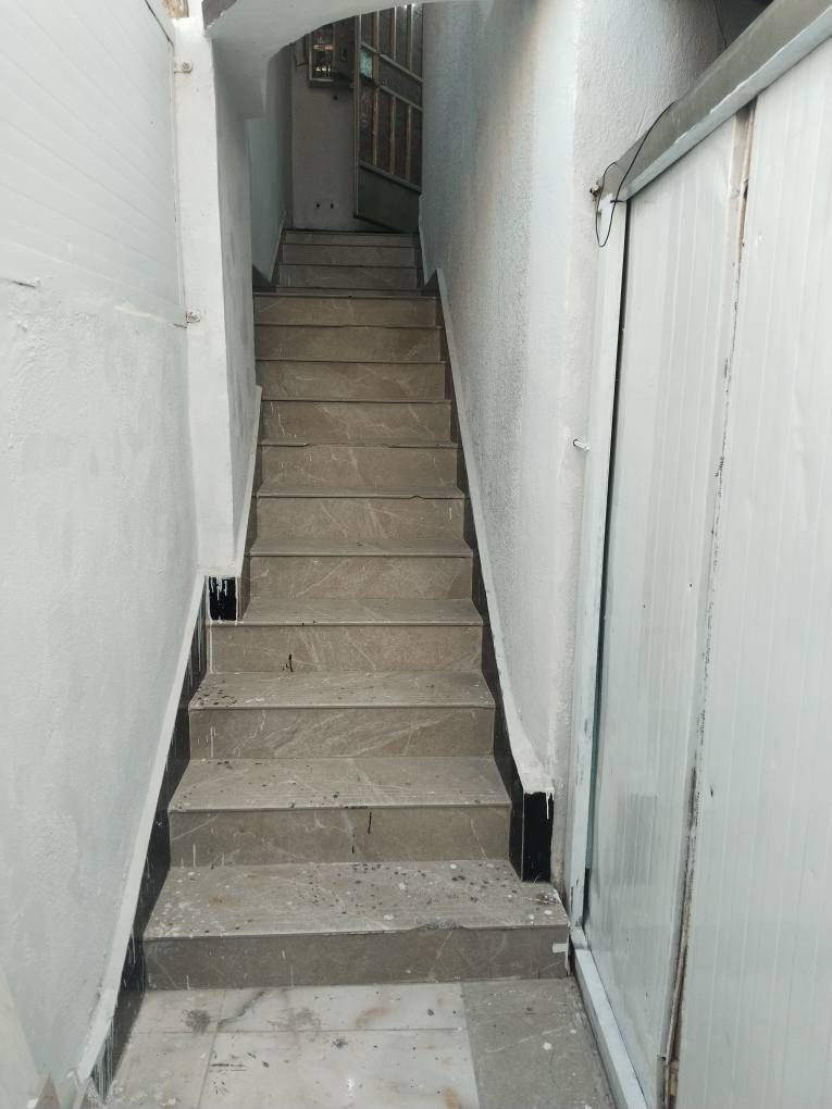 مشتمل للايجار مساحه ٧٥  طابق ثاني يكفي نفرين أو عائله صغيره 
كامل من ناحية السخان و كهربائيات و حمام 
العنوان/زعفرانية حي الرئاسه قرب خماس انشائيه و اسواق ٢٤ ساعة 
سعر الايجار /300الف 
رقم الهاتف/***********
رقم الهاتف الثاني/*********** بغداد, العراق
