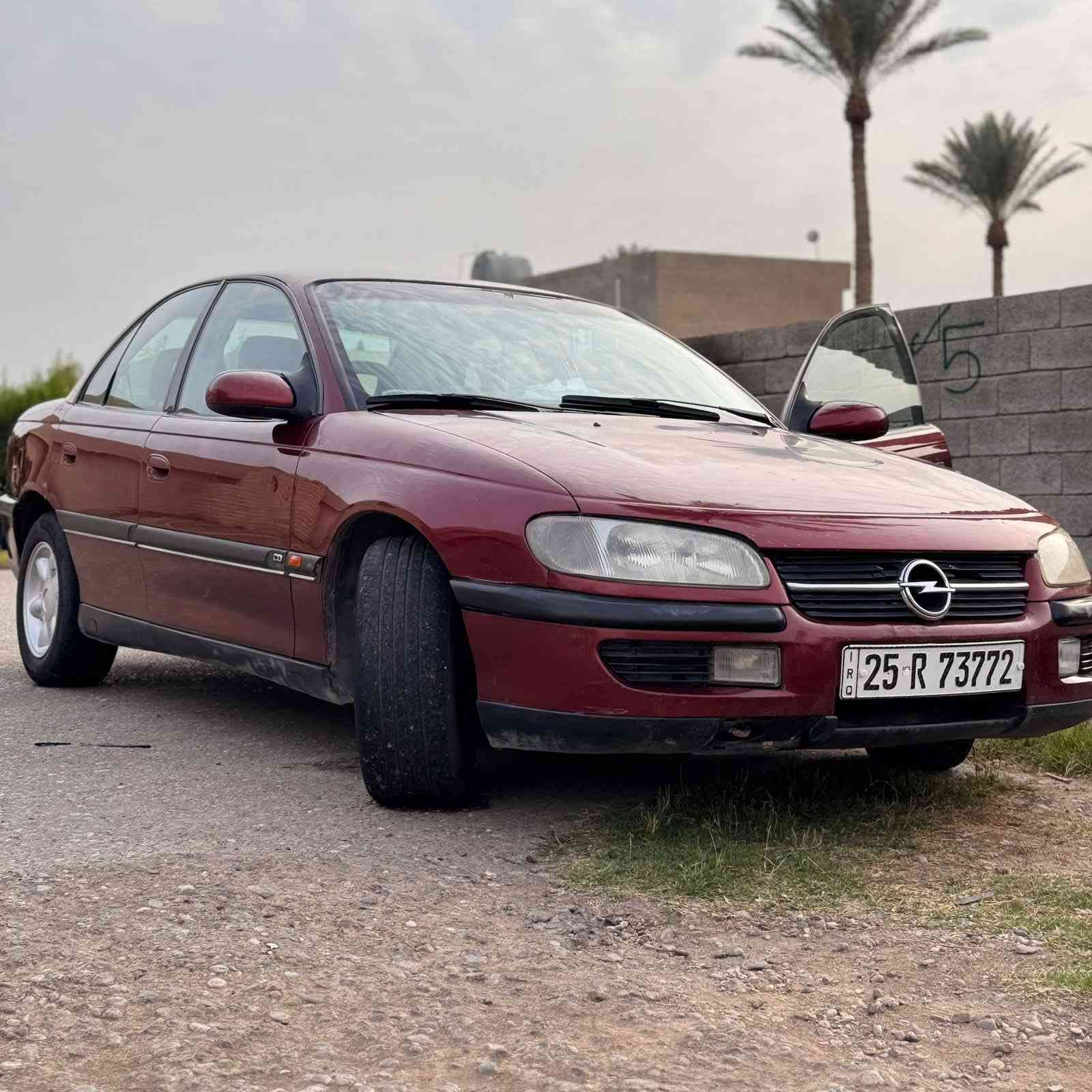 السلام عليكم 
اوبل بزون للبيع موديل 1995 نضيفه على وضع الشركه ابلاديه بدون اي ضرر او اي دعم او معجون صبغ الشركه كامله كهربائيات شغاله  حتة بالكشانة كلها وتبريد قطعتين تدفئة ومكفوله من الدعاميه الدعاميه رقم كركوك دولي وب أسمي دفتر بانزين هم موجود تخم تايرات جدد وصدر أمامي خلفي جديد السيارة نضيفة حيل السعر 48وبيهة مجال للشراي فقط 
ملاحضة المحرك بي تبخير خفيف/***********
