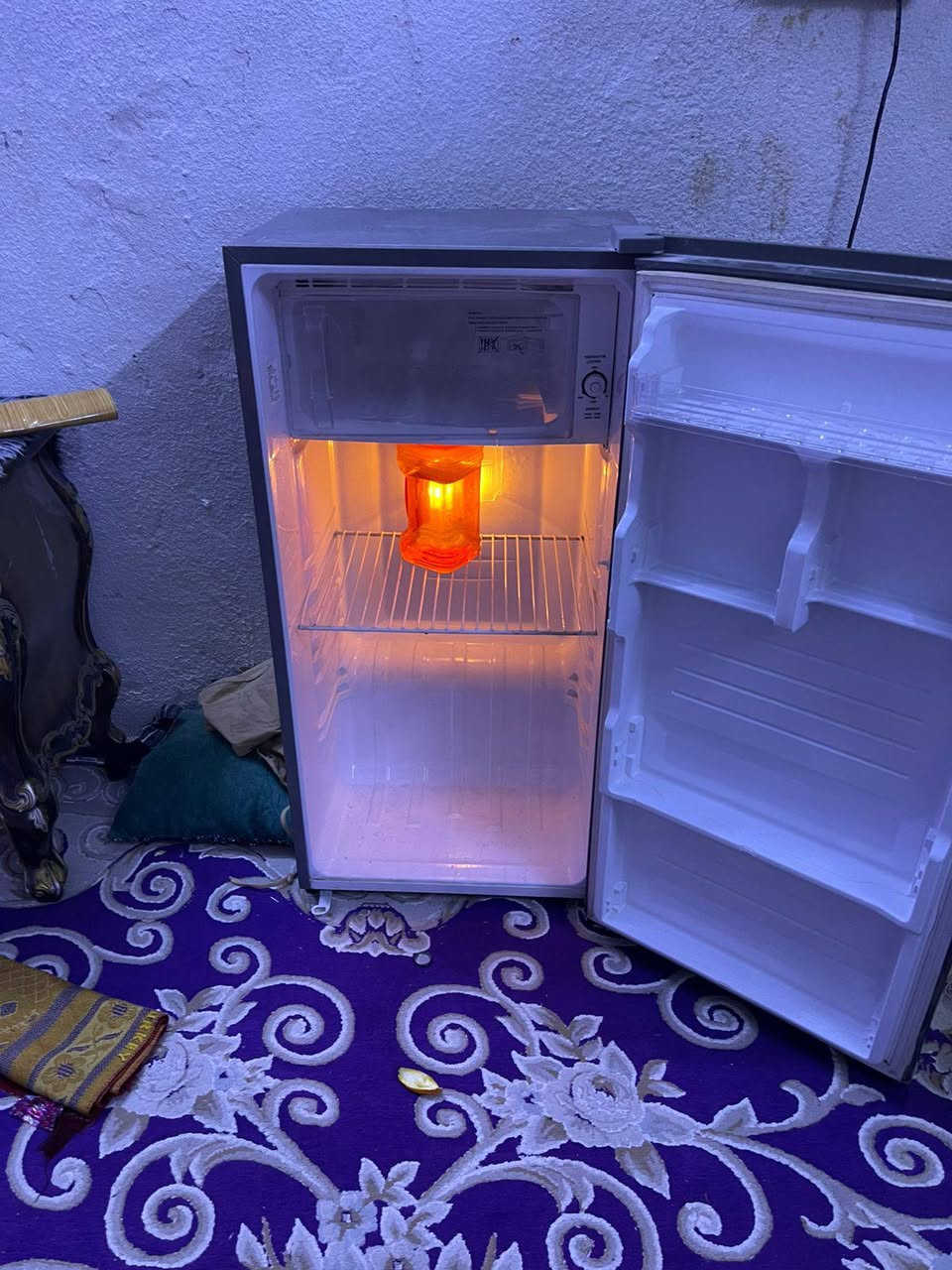 ثلاجه باله مال كويت عشره قدم شغاله للبيع ***********
