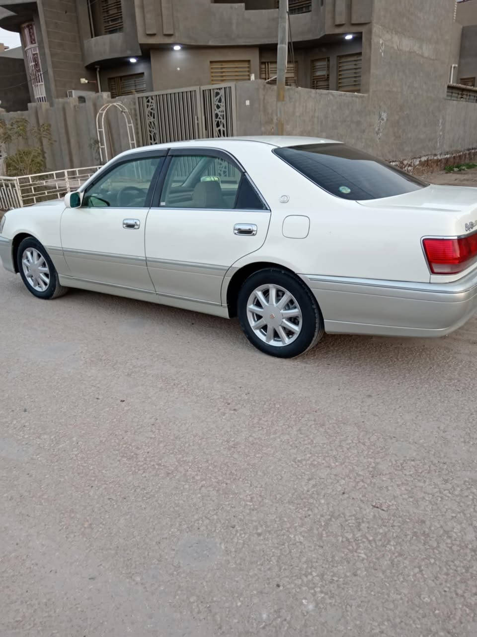 السلام عليكم ملكه  موديل 2003اصل سنويه لل27  مكينه ديفور كبير السياره مكفوله بيه ضربه خفيفه خاملغ امامي ايمن لون لولوءي خضراوي السياره جديده معنه الكلمه حداديه كير مكينه تخم تاير تبريد كله جديد السعر 135وبيها مجال قليل حك الجيه  رقم بابل تحويل مباشر 
مكان بابل 
***********
***********
