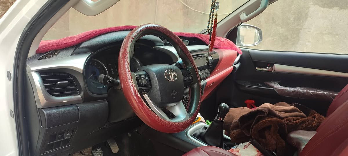 هايلوكس موديل2017
وارد سعودي

محرك 2700، 4 سلندر،بدون تنقيص 5 نمر 
فور ويل 4*4
اشاير بلمري 
جام كهرباء
تحكمات استيرن
لد الأمامي
درع لامامي
دواسات جانبيه
مسجل 
هوك خلفي
تخم تاير جديد
مكفوله كفالة عامة
السعره 235ورقه
الرقم الهاتف***********
الموقع نجف لاشرف/المشخاب
