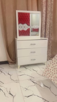 غرفه للبيع • نظيفه • استخدام قليل