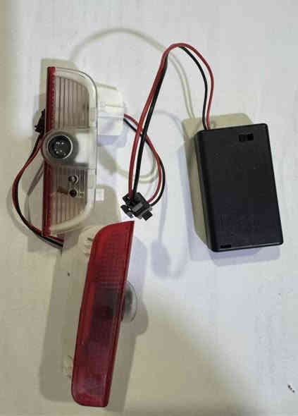 السلام عليكم 
لد ترحيب وتحذير ابواب
فوكس واگن( قالب بلادي)
تيكوان/ تاوس/ باسات/ جيتا/ كولف
بدون تحوير يعمل على بطاريات الكونترول
يتركب بمكان الفسفورة بالباب
يحتوي على حساس للتشغيل والاطفاء
مع فتح وغلق الباب
ضوء احمر مع علامة (vw)أو (GTI)
تركيبه سهل جداً 
سعر الزوج فقط (١٥) الف دينار
والتوصيل مجاني
***********
واتساب
متوفر مفرد وجملة
