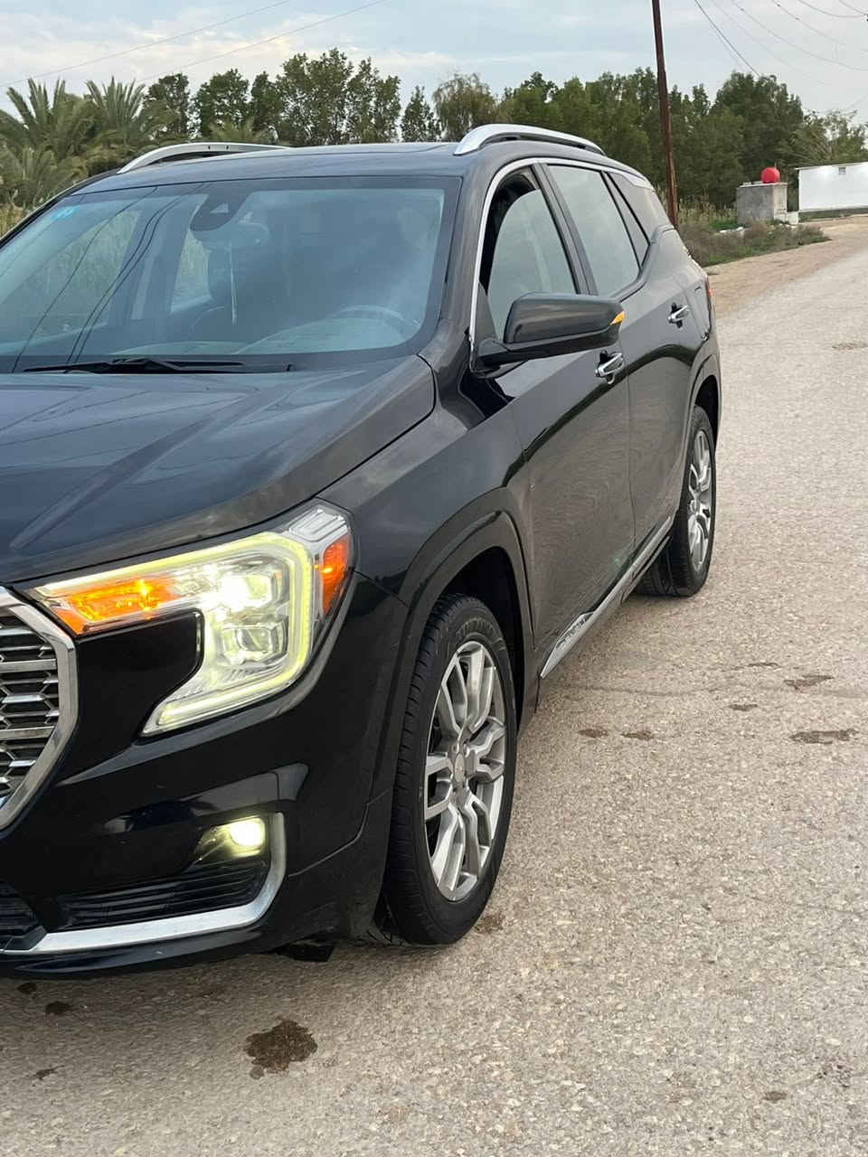 تيران 2022  فول مواصفات 1/1 

                        ‎•الضرر قبق جنطه + بنيد وبارد بالجاملغ الايمن فقط

رقم واسط دولي بأسمي تحويل مباشر 

السعر 173———

الاتصال ***********

السيارة: جي ام سي تيران لون اسود 

الموديل: 2022  فول مواصفات 1/1

بصمه تشغيل

4+4 فور ويل

المحرك: 1.500 L  (اربعة سلندر)

    العداد: 109الف ميل  

لايتات زينون عالي وناصي مع حاجب LED   ‎

تحكم فول كهرباء لكرسي السائق

شاشة الدشبول حجم كبير للتحكم بايعازات السيارة

تبريد قطعتين امامي وخلفي

تدفئة لكراسي المقدمة
تدفئة بالستيرن
سايد بريك دگمة
بنوراما 
سستم صوت BOSE 
تحكم ستيرن جهتين بلوتوث وحاكية وكروس سرعة وتحكم صوت 

نظام ABS مانع انزلاقق 

مكان السياره واسط
