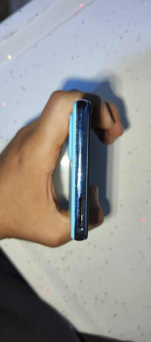 موبايل جلكسي A52s 5G ذاكرة 256 رام 8 تليفون كلش حلو و نضيف 

السعر 170 
الررقم ***********
