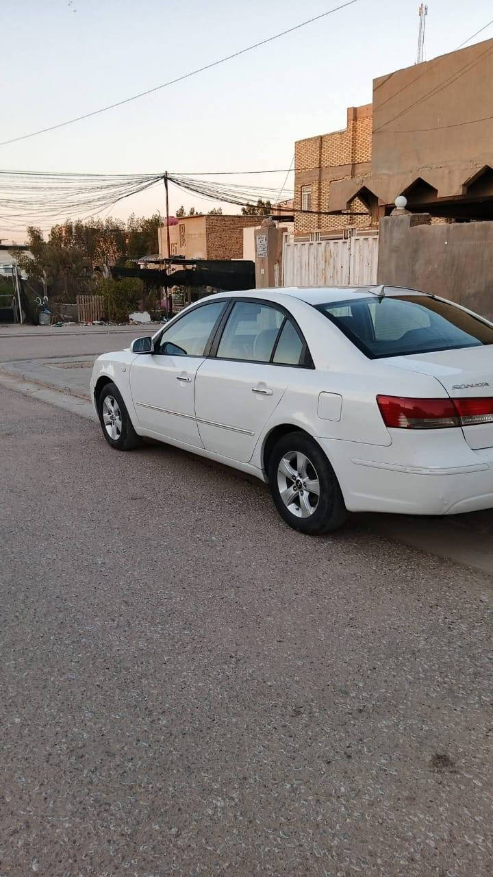 ​🚗 سوناتا 2010 (وارد كوري) - للبيع أو المراوس
السيارة جديدة بمعنى الكلمة وجاهزة من كلشي، للي يدور نظافة وراحة بال.
​🔹 المواصفات والتفاصيل:
​الموديل: 2010.
​المحرك: 2.0 دوش (DOHC) - عزم وقوة واقتصادية.
​الوقود: غاز بلادي (اقتصادية جداً).
​اللون: أبيض ملكي.
​المواصفات: فول مواصفات (عدا الفتحة)، تشمل:
​شاشة بلادية أصلية.
​تحكم ستيرن جهتين.
​كشنات جلد لون أسود (بحالة الوكالة).
​تخم تايرات جديد + تخم ويل كب جديد.
​داخلية وتغليف أرضيات ودشبول قمة بالنظافة.
​حالة البدي: السيارة مكصوصة (جنطة) وشغلها كلش نظيف ومرتب، السيارة "نحلة" بالشارع.
​💰 السعر المطلوب:
​47 ورقة (4,700$) وبيه مجال قليل للشراي الطيب.
​📍 الموقع: النجف الأشرف.
📞 للاستفسار والاتصال: ***********
