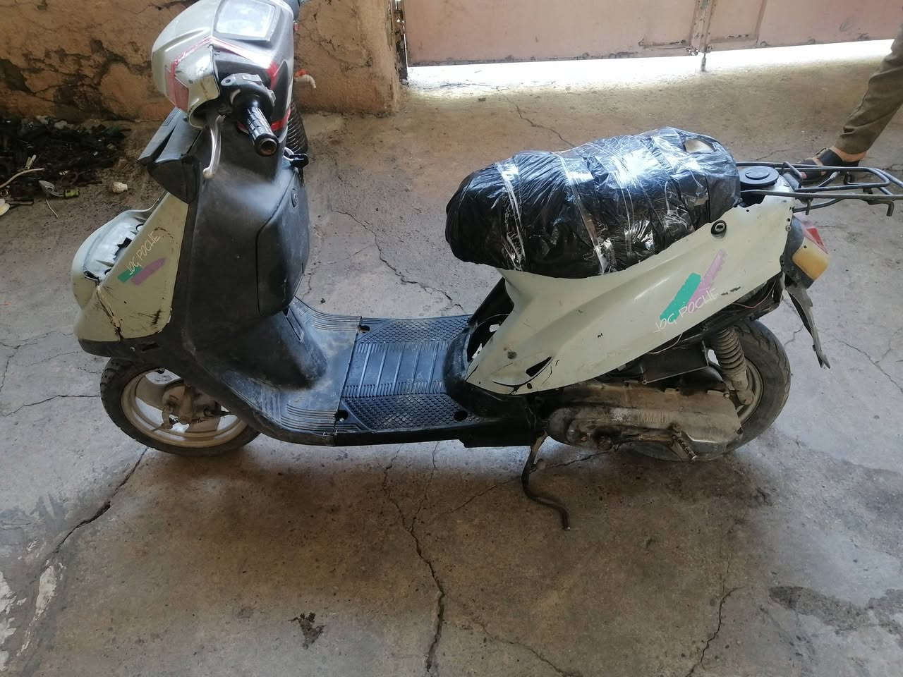 ماطور بزون للبيع شاصي ملحوم مكينه معمره كهربايت شغاله سلف يحتاج باتري والباقي كدام العين سعر 90 وبي مجال مكاني موصل جانب الايمن ***********
