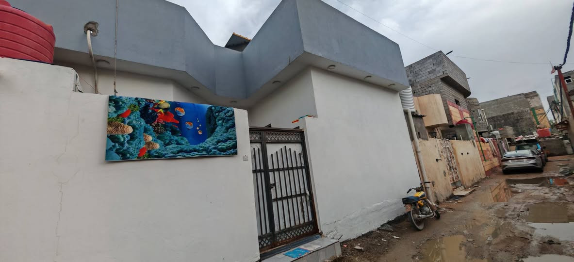 تحيه طيبه بيت للبيع 100متر مربع وقف سني مسجل يحتوي على غرفتين وصاله مطبخ *********** وديوانيه بناء جديد    العنوان ابي خصيب فجه العرب جوز موز يبعَد عن السايدين ٥٠٠متر السعر 70مليون وبيه مجال قليل ***********
