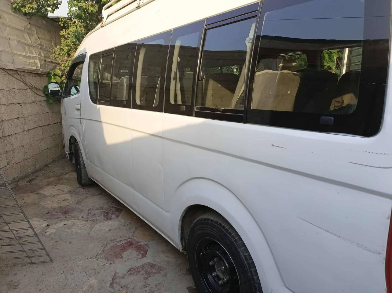 السلام عليكم جنبي عاليه اج تو موديل 2014بسمي مكينه وكير واكسل مكفولات بيهه طخات بسيطه السياره خير من الله السعر 90وبيهه مجال للشراي الاتصال ***********
