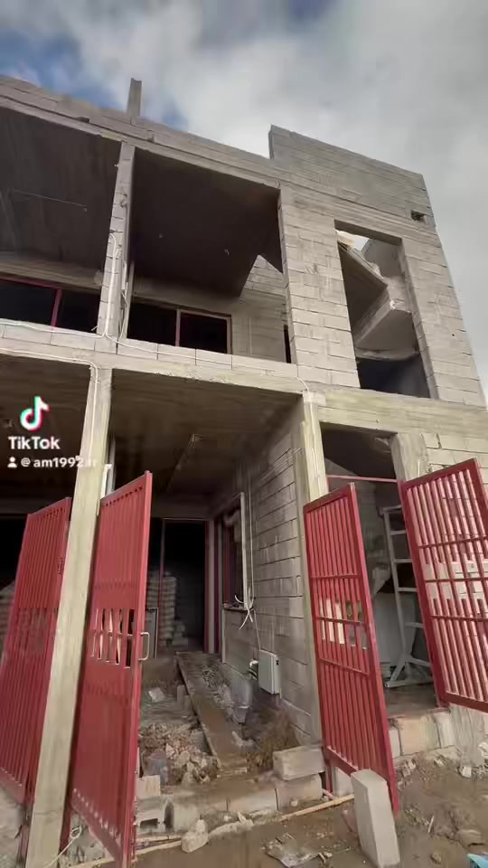 ‏دار البيعة الموصل حي القادسية 100 متر طابقين مفصول الطابق الأول عن طابق الثاني طابق الأول يتكون من غرفة هول الاستقبال مطبخ خدمات جراج طابق الثاني غرفتين استقبال مطبخ هول خدمات  
￼ للإستفسار مراجعة المكتب او الاتصال على الأرقام التالية   عمار العبيدي   

***********

*********** واتساب

  ايمن   

 ‏‪0750 214 4093‬‏    ‏

‏‪0775 630 2993‬‏ واتساب

   اوس 

‏ ‭0770 287 3744

‏  ‬ ‭0750 219 5078‬    

ابو سند 

‭0 775 714 2899‬

عنوان المكتب حي النور سايدين دانية ماركت مقابل افران الرائد   #الرواسي_للعقار
