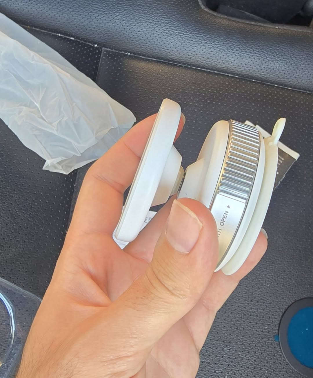 عندي كمية من هذا ستاند تلفون للسيارات طبعا يرهم ع جامات وشاشة السيارة ابيع كمية وكلة جديد وسعر مناسب كلش القطعة على 3000 دينار


**إذا كنت صاحب هذا الإعلان وتريد حذفه لأي سبب، رجاءا أرسل رسالة إلى الدعم الفني**