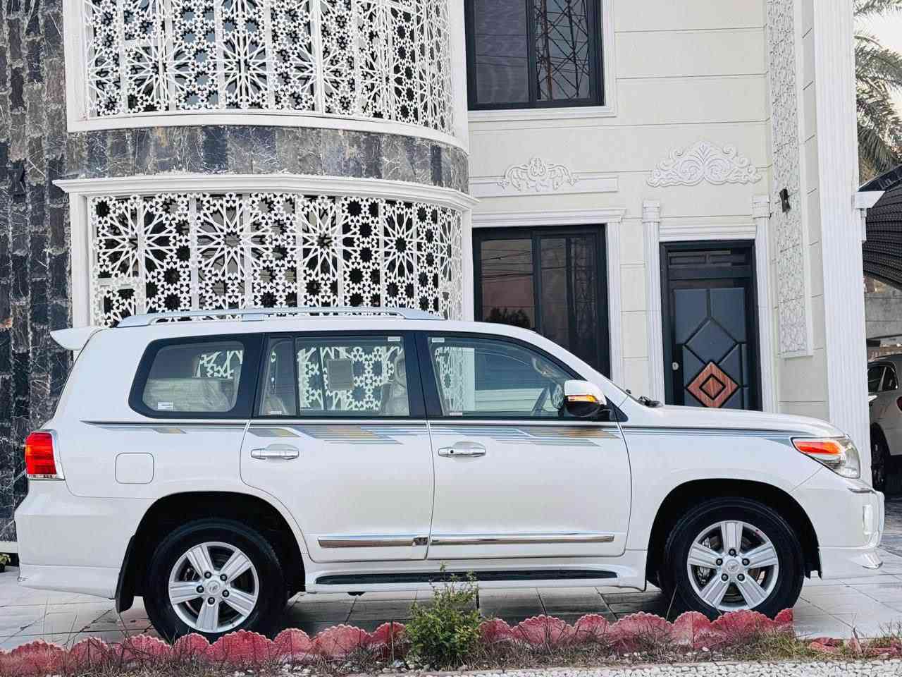 ‏‎سلام عليكم 
 للبيع او مراوس حسب القناعة
لاندكروز 🔥 2013  💣 فطيم 🚀 GXR:
السياره احله من الصور بالحقيقه 
فول مواصفات 1/1 💯 :
1- فتحة 🕳️
2- بصمة 🔐
3- ماشية 120  الف 🧡 وقابلة لزيادة 
4- حساس خلفي وامامي 🎶🔊
5- ثلاجة 🥶
6- 2 كراسي كهرباء ⚡
7- تشغيل عن بعد 💥
8- شاشات عرض 💻
9-كامرات 2 دوارة 👀
10- 8  ايرباك 
11-دفع رباعي 🎮
12- رقم بغداد  بأسمي 
حجم المحرك: 4000 ✅
ملاحظة // السيارة  كفاله عامة من جميع النواحي وشرط الفحص ✅  
جديدة بمعنى الكلمه شرط تراي زيرو  تخم تاير حدادية تبريد جاهزة من كلشي مابيها اي نقص وبالعافية ع تكون من نصيبه
بأسمي شخصياً  تحويل مباشر  
#مفخره_الأرض 🔥
🟩 السعر ( 368 $ )💸بيها مجال بسيط                   

بلاش ماكو هيج سعر بهيج نظافة 
لاستفسار الاتصال ع الارقام التالية 📲📲

‏ ( *********** ‬) ‏

تحياتي لجميع 🌹 🌸 🙏🏻 حلة, بابل
