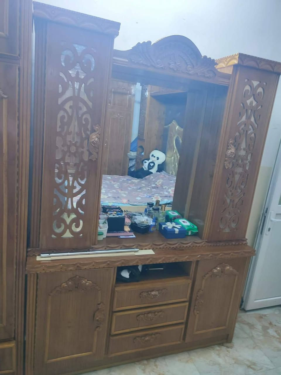 غرفة نوم مستعمل للبيع مكانها تلعفر سعرها 800 وبيها مجال غرفة حيل نظيفة للاتصال ***********
