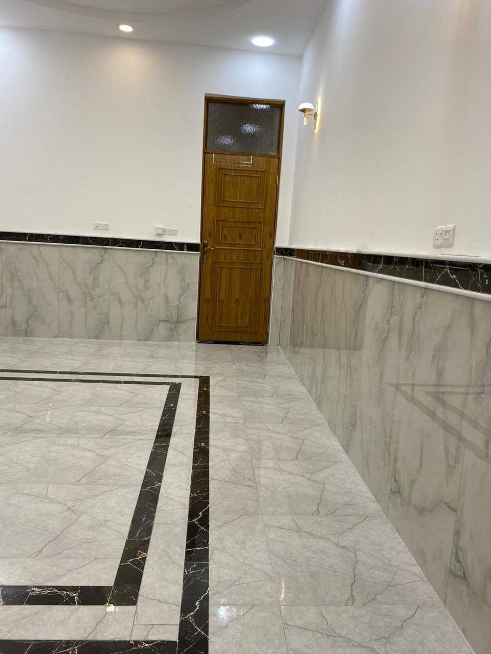 سلام عليكم 
البيت البيع مساحه ٢٠٠م طابقين طابو صرف
العنوان حي جامعه ثانيه مقابيل عمارات المعهد
بناء  حديث سنه 2024
طابق الارضي استقبال + مطبخ بارد+حار +صاله + غرفتين نوم. طابق ثاني 3 غرف نوم + سطح +صحيات عدد 4
السعر اتصل #مكلف بنشر الاستفسار ع الرقم
***********
*********** عمارة, ميسان
