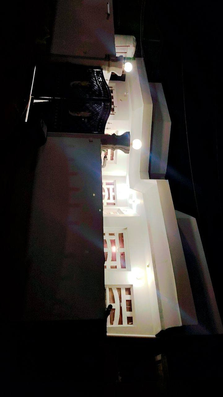 بيت للبيع 200 متر مقابيل مدرسه معادن الحكمه بيت جاهز غرفه وستقبال كبير وصاله كبيره ومطبخ وصحيات خارجيه وداخليه السعر 125 واي استفسار ***********واتساب
