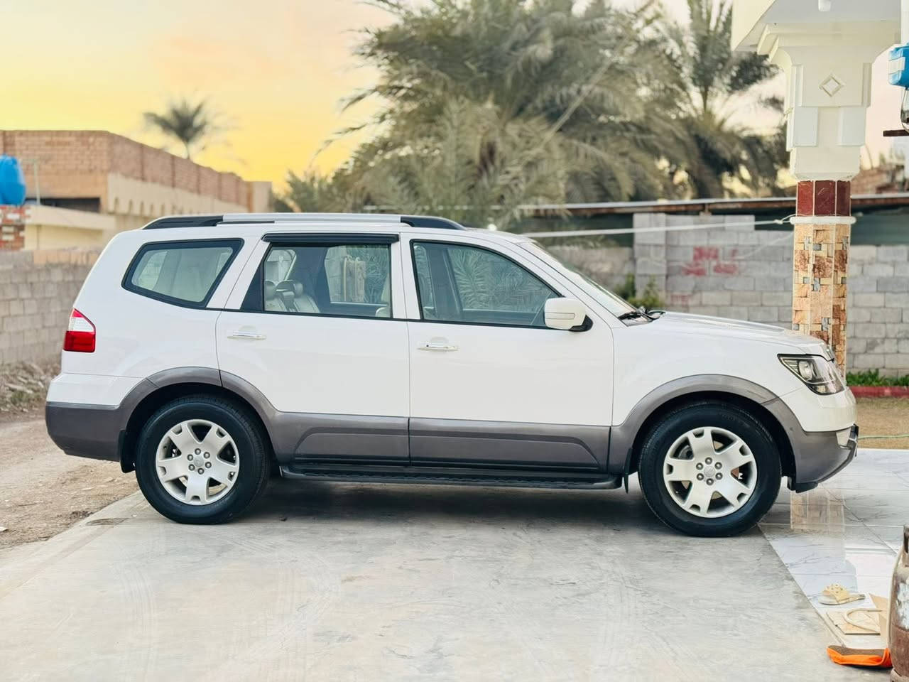 سلام عليكم 
كيا موهافي للبيع رقم بغداد بسمي 
2011 خليجي مكينه 6 سلندر 
مواصفات 
بصمه تشغيل
بصمه ابواب 
كشنات جلد وكهرباء
صندوك شفط 
سلايت طكتين
فور ويل 
خزن ميموري 

السياره بيها بنيد صبغ وباب الصدر فقط
السياره نضيفه بدون نقص كلشي 
السعر 145 وبيها مجال للشراي 

العنوان واسط صويرة

للتصال ***********
